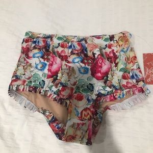 Kortni Jeane bottoms